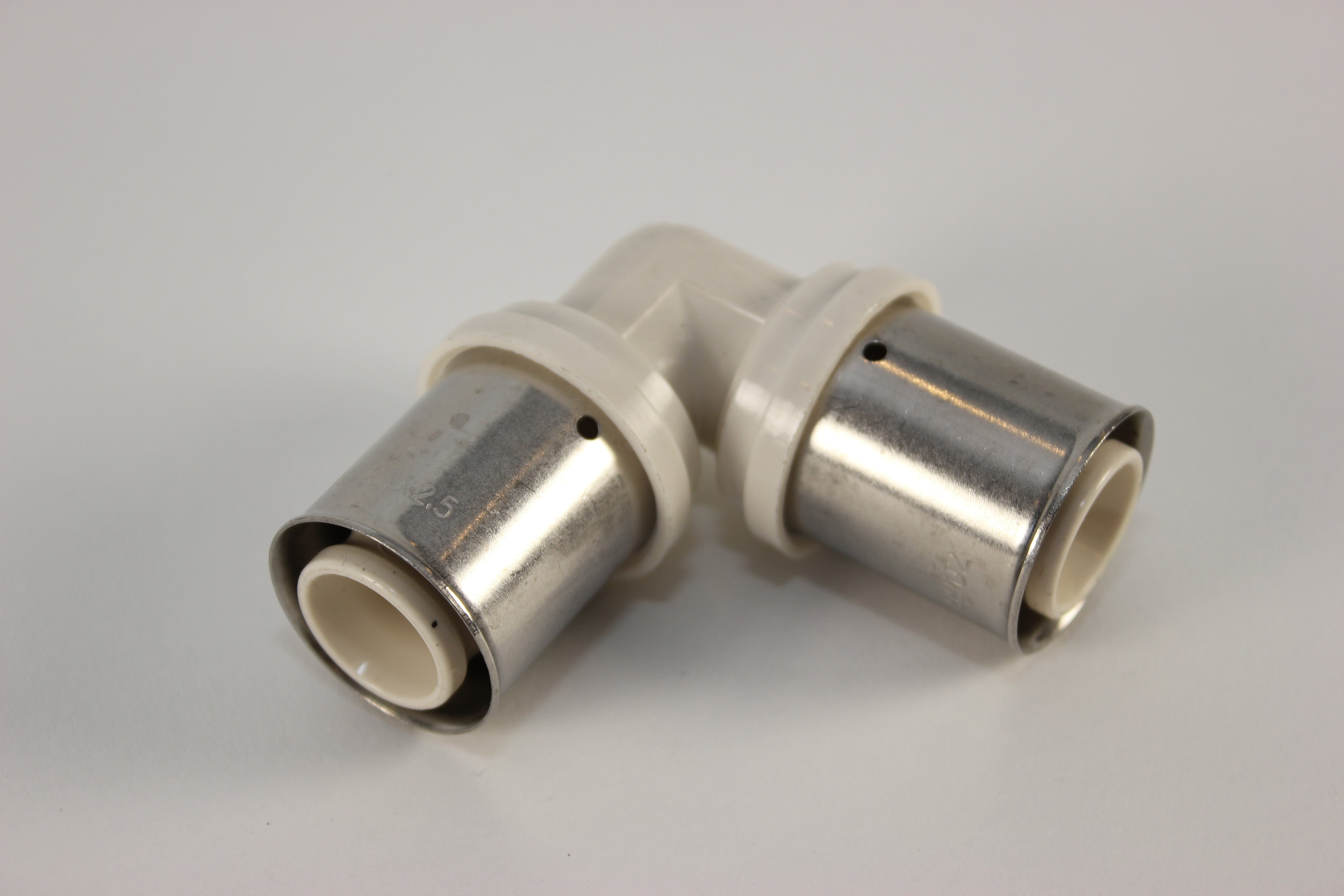 Maincor Composite Press 90 deg Elbow 16mm x 16mm